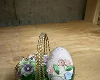 330 vintageporcelainfloralbasketarrangem