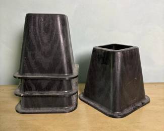 114 setof4blackplastic6tallbedrisers