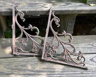 191 pairofornatecastironshelfbrackets