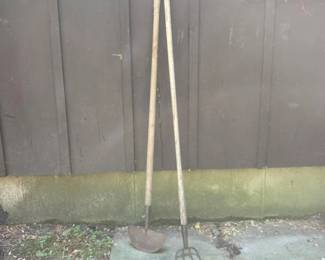 190 pairofvintagelawntoolslawnedgeran