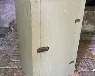 296 repurposedvintagecoffeecratecabinet