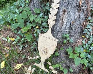 418 vintagemetalgardenurnfinialstake