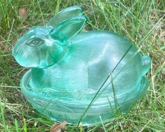 239 vintagelesmithgreenglassrabbiton