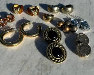 429 lotof9vintageearringsincludesmonet