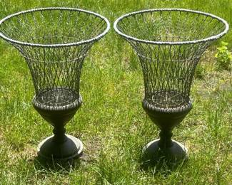 262 pairofmetalwiregardenurnplantersw