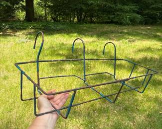 184 metalwireplanterboxbracket