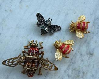 424 vintagebeebroochandcliponearrings