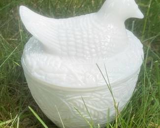 238 vintageavonmilkglassbirdonnestcov