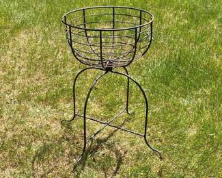 192 vintagemetalwirebasketplantstand
