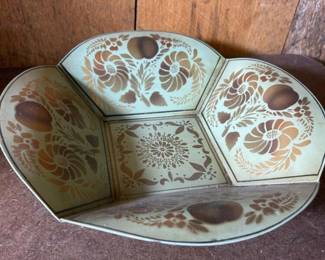 340 vintagedecorativetinbowlgoldfloral