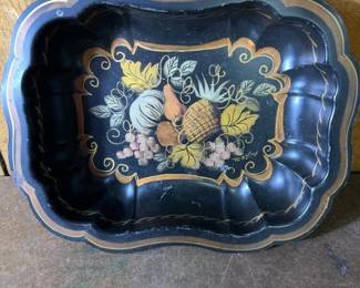 341 handpaintedtolewarescallopeddish