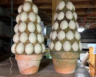 113 pairofspeckledeggtopiaryarrangement