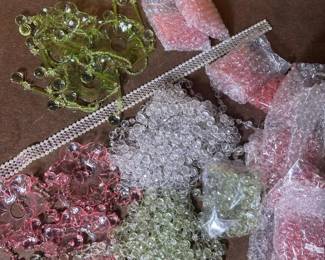235 chandeliercraftbeadlotwithgreenpin