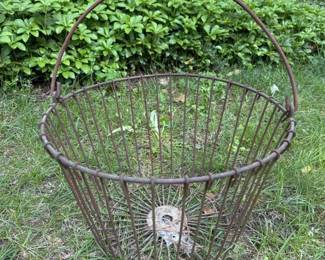411 vintagemetalwiregatheringbasket