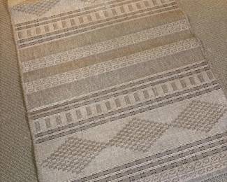 054 flatweave5x3beigegeometricarearug