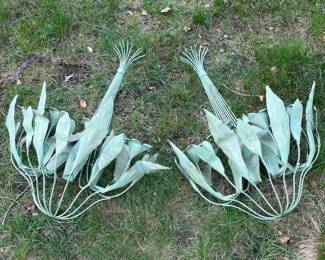258 setof2large32tallvintagetoleware
