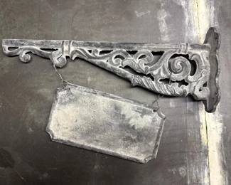 143 ornateironhangingwallsignbracketwi