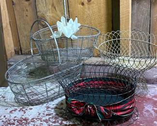 030 setoffourvintagedecorativewirebask
