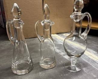 140 setof3clearglasscruetswithstopper
