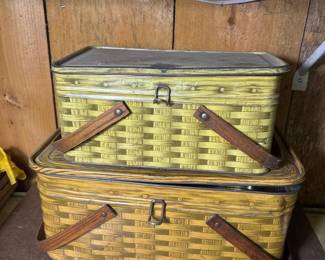 233 pairofvintagemetalpicnicbaskets