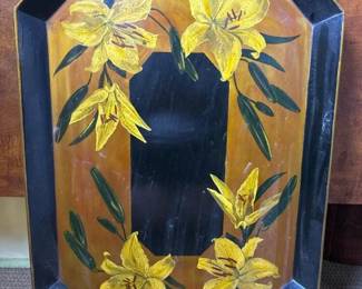 046 yellowlilyfloraldesignmetaltoleware