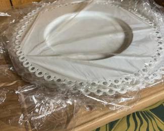 332 whitealuminumchargerplates7piecest