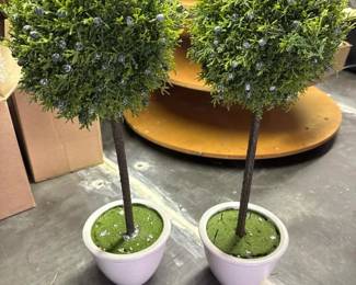 370 pairofartificialtopiaryballtreesin