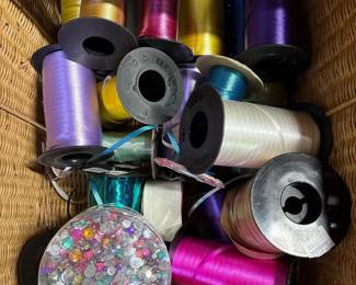 122 assortedlotofcurlingribbonspoolsan