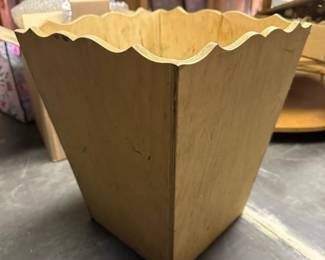 151 scallopededgesquarewoodenwastebasket