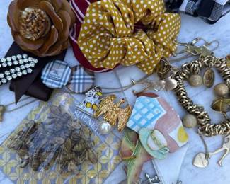 430 tinytreasureslotscrunchiesmagnetsbr