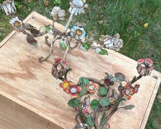 177 pairofvintagetolewaremetalfloralca