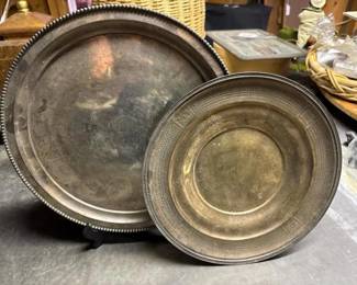 070 pairofvintagesilverplatedservingtr