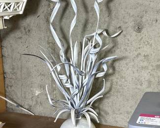 313 metalgardenartsculpturetwistedgrass