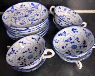 094 vintageblueandwhiteporcelainteacup