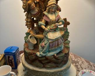 Capodimonte-style table lamp