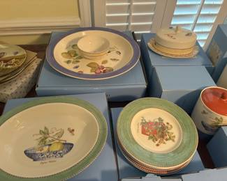 Wedgwood Sarah's Garden- selection of pieces with boxes