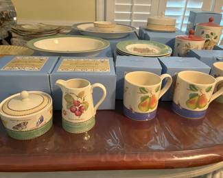 Wedgwood Sarah's Garden- selection of pieces with boxes