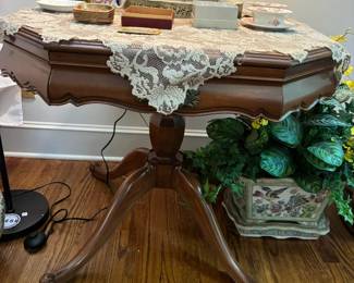 Henkel Harris Jefferson style pedestal table