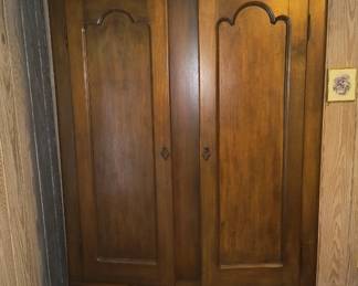 Kentucky large armoire