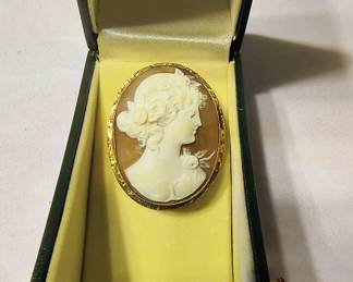 Antique cameo set in 10k gold