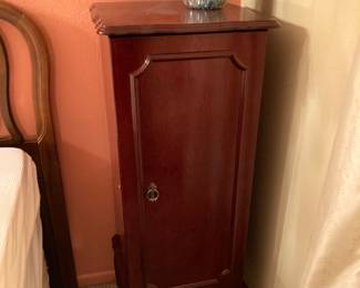 Queen Anne jewelry chest
