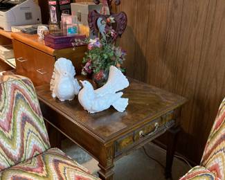Heritage side table, doves, lamp