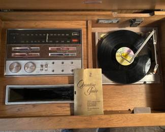 Zenith turntable and AM/FM radio, with manual--works great!