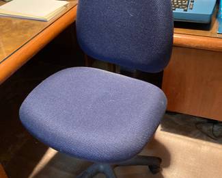 almost-new desk chair