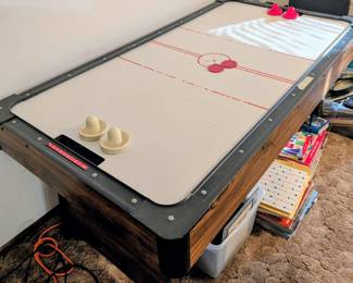 Air hockey table works great 