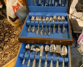 Flatware set