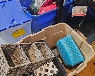 Storage containers