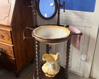 Antique washbasin 