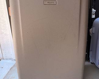 $30 - Dejuno Luggage