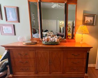 $350 - Dresser w/mirror